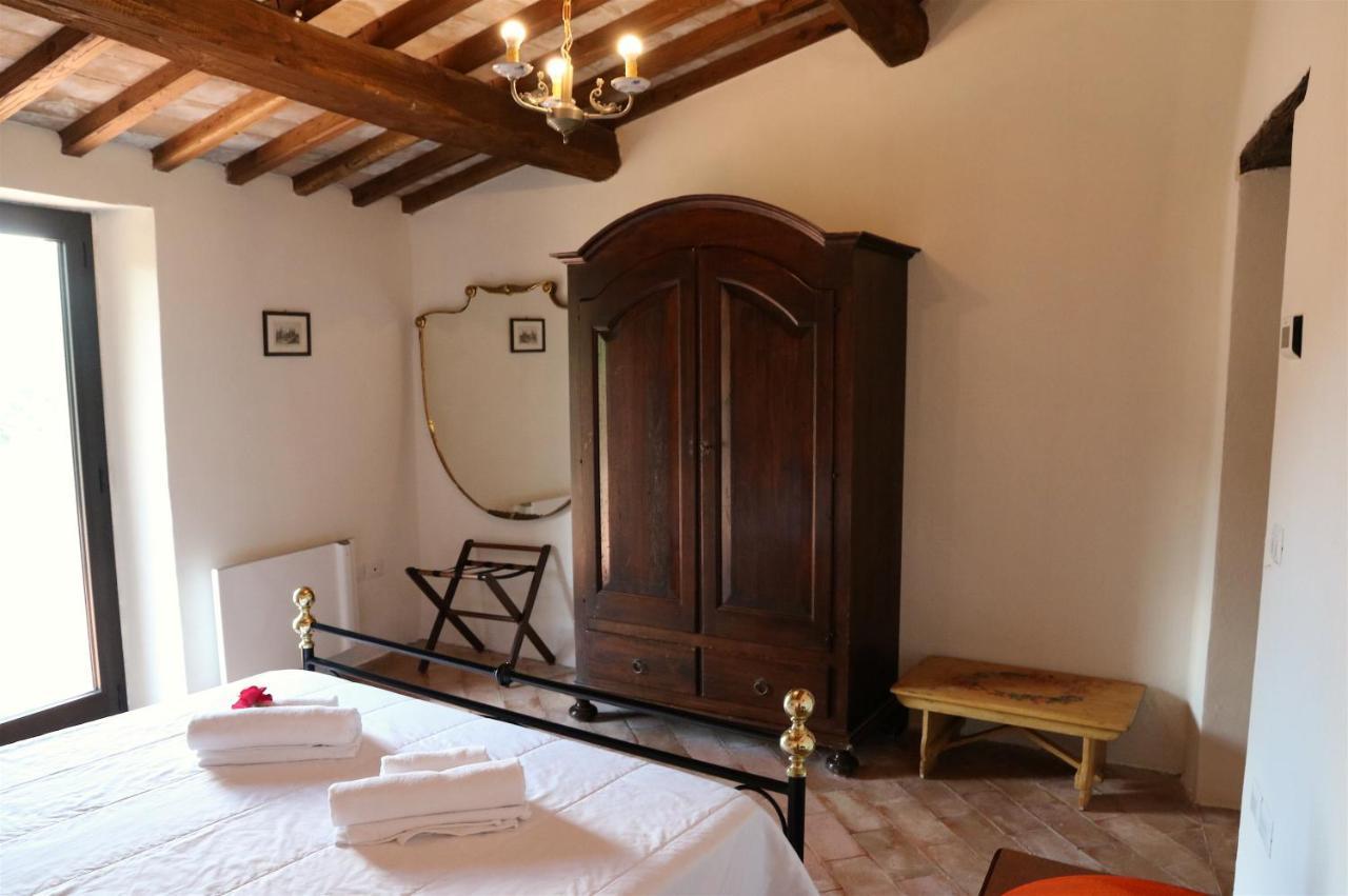 Antichi Casali Hotel Кастел дел Пиано Екстериор снимка